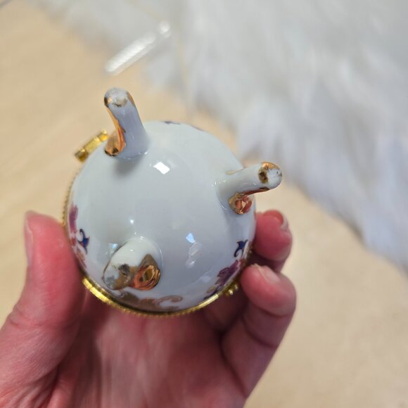 Porcelain Egg Shaped Trinket Box Floral Design Green Scroll 4"T - Picture 7 of 9